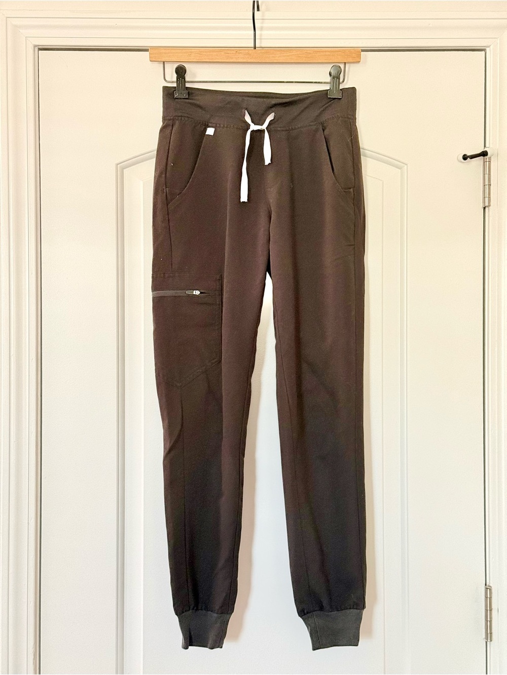 Figs women’s Zamora jogger scrub pants bottoms in XS black